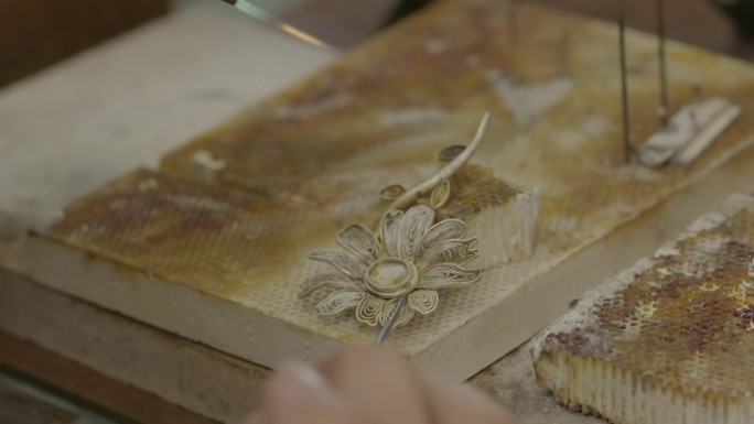 非物质文化遗产皇家饰品花丝镶嵌手工传承