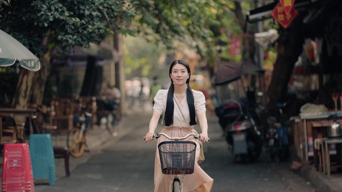 90年代女子街道骑自行车