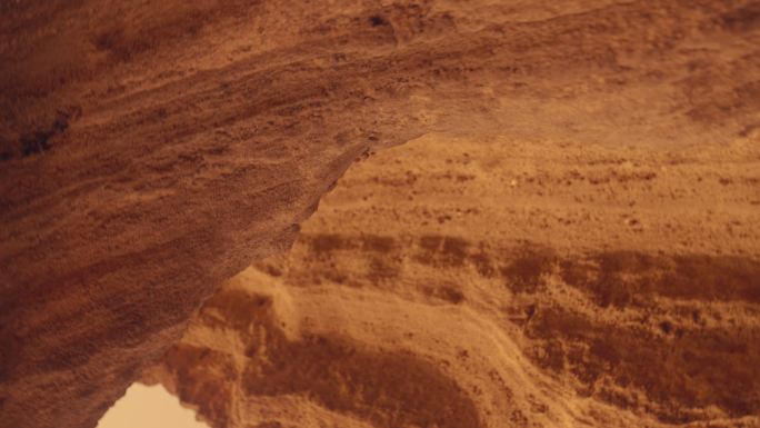火星环境，山体呈铁锈色。岩石特写，旋转效果