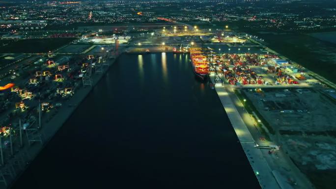 国家服务大运河贸易港口金融航运江边夜景