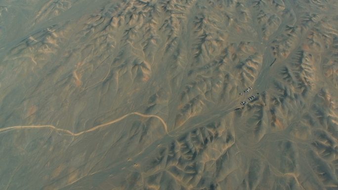 鸟瞰戈壁沙漠，新疆，中国。