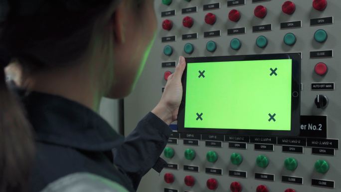电气控制室电工手持色度键绿屏数字平板电脑