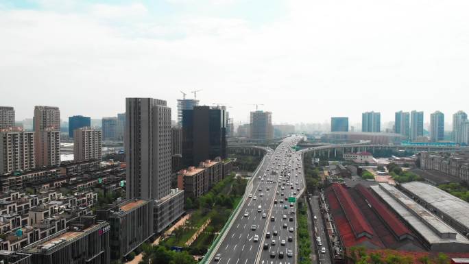 上海 市中心 延安西路 高架 车流 消费