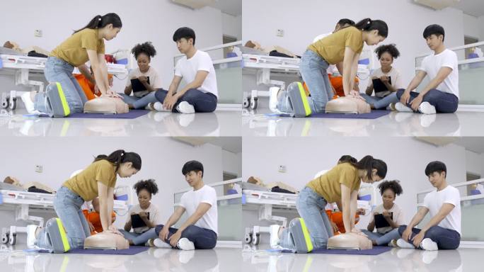 学生学习如何使用CPR玩偶和救生医学的概念，在CPR培训班中抢救紧急情况下的患者。