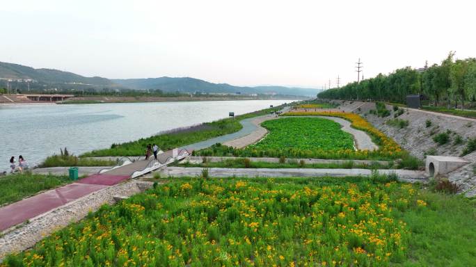 卢氏滨河公园县城航拍延时洛河大桥