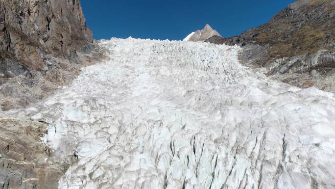 西藏索县布加雪山千年冰川航拍4K