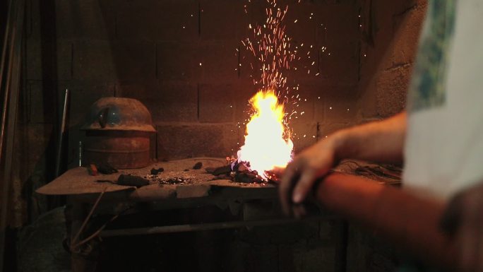 铜匠啤酒壶生产铜匠啤酒壶生产火焰火苗