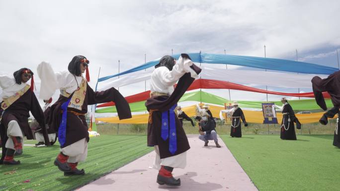 一群藏族跳舞藏婚跳舞