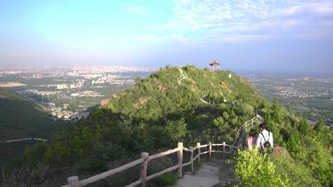 周末郊游登山爬山延时