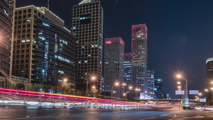 T/L PAN夜间北京交通低角度视图
