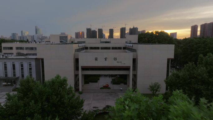 华中科技大学图书馆日落晚霞航拍