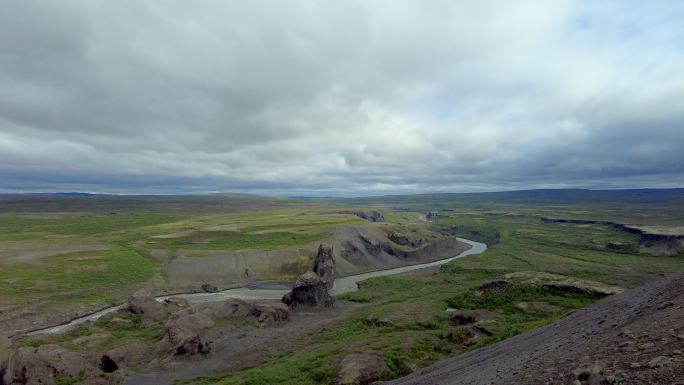 约库拉河180度全景，一直延伸到维斯特达尔的科洛特乌尔山劳拉（Rauðhólar）