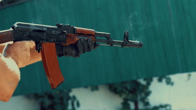 射击AK47