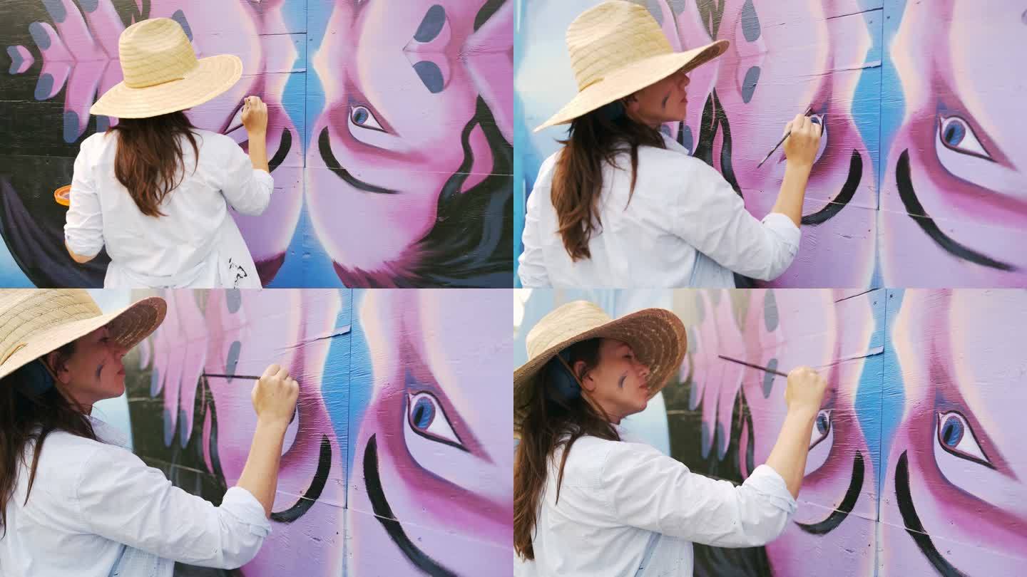 工作中的女性壁画艺术家