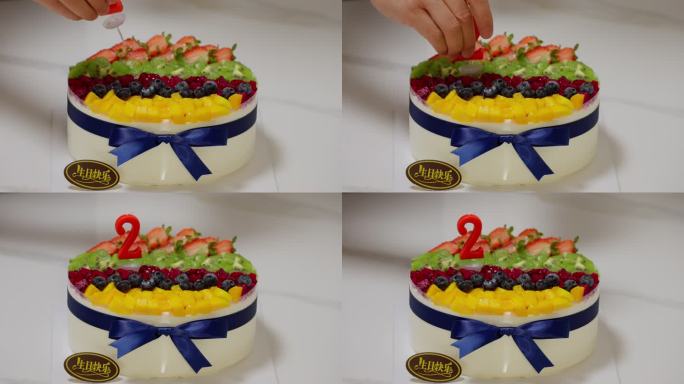 在生日蛋糕上插上数字蜡烛，生日快乐
