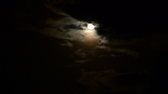 月亮光云八月十五中秋节夜晚