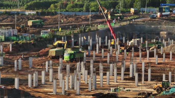 建筑工地土石方回填建筑工人农民工