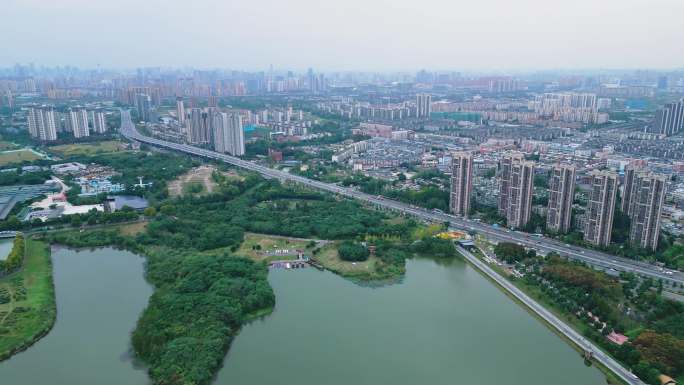 航拍鸟瞰四川成都龙泉青龙湖理工大学城市