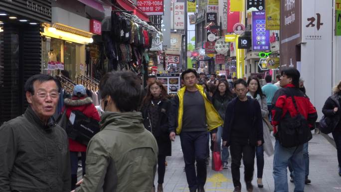 韩国首尔街头人山人海