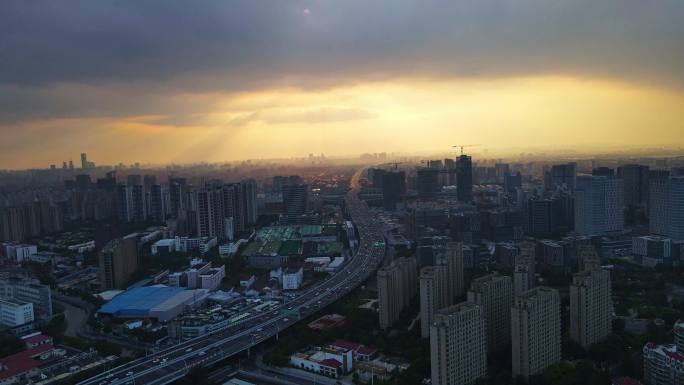 4K航拍上海都市丁达尔风光