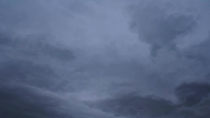 阴天乌云延时天空乌云密布暴风雨天气要下雨