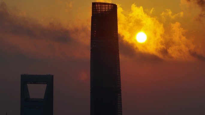 航拍日出时的上海中心大厦和环球金融中心