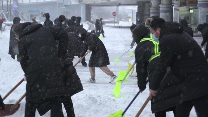 人群扫雪 大雪 暴雪天气