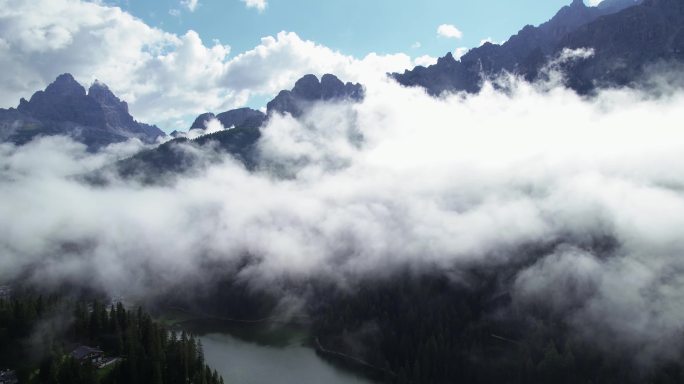 意大利南蒂罗尔拉特马山白云石阿尔卑斯山的空中拍摄