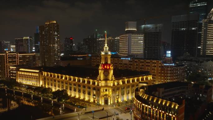 夜幕下璀璨的上海邮政博物馆