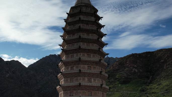 4K素材：航拍宁夏贺兰山拜寺口双塔