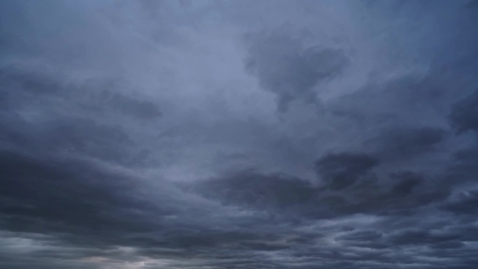 阴天乌云延时天空乌云密布暴风雨天气要下雨