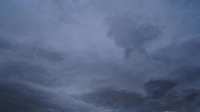 阴天乌云延时天空乌云密布暴风雨天气要下雨