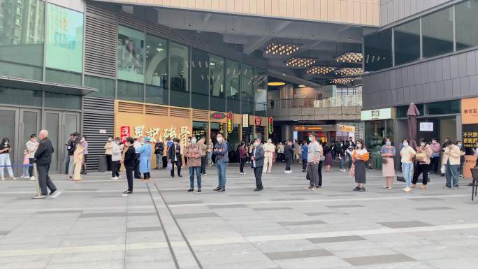 4k商场核酸采样小屋居民核酸采样排队