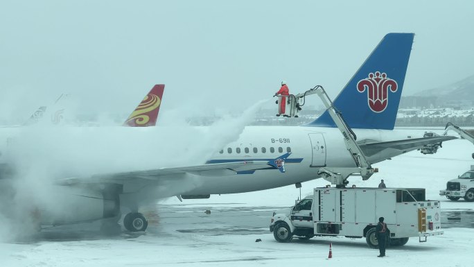 飞机 飞机场大雪