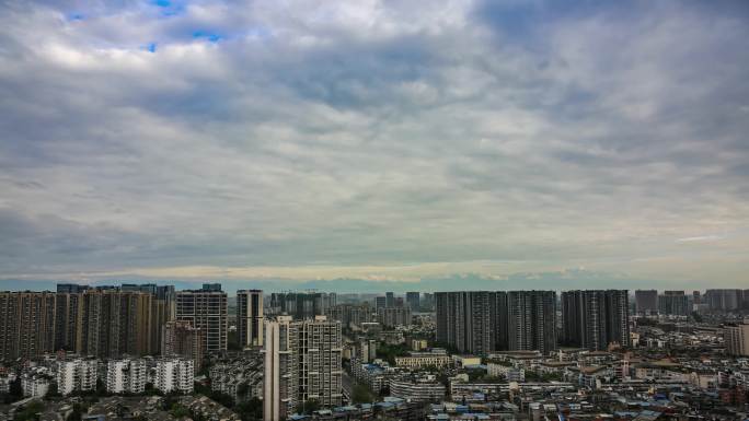 成都远眺雪山下的公园城市成都天空延时4K