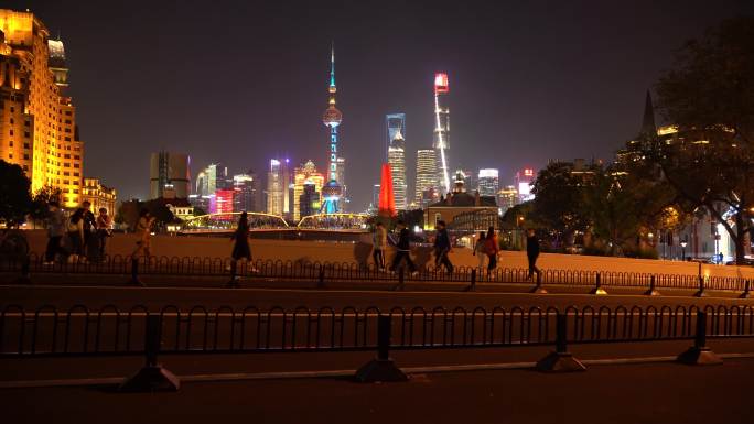 夜幕的上海陆家嘴和乍浦路桥