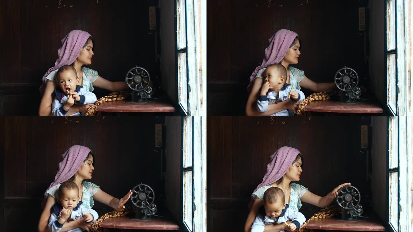 女人在家里用机器缝制衣服，而她的儿子在她身边玩耍