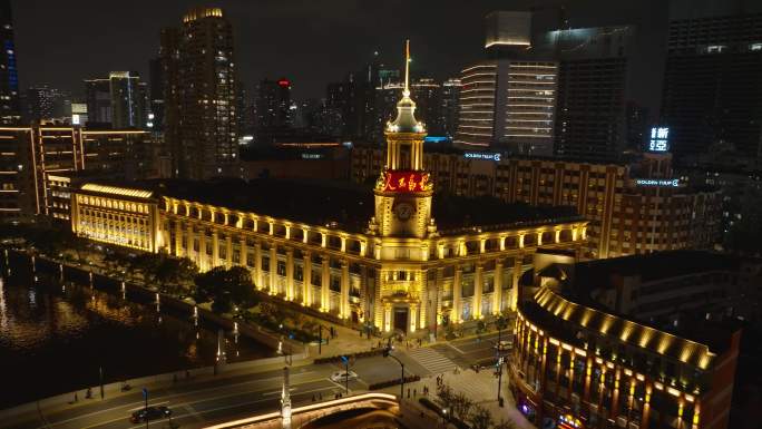 夜幕下璀璨的上海邮政博物馆
