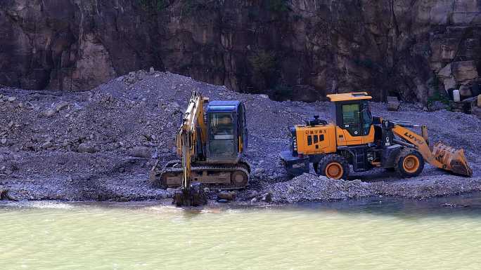 挖掘机 河道清淤