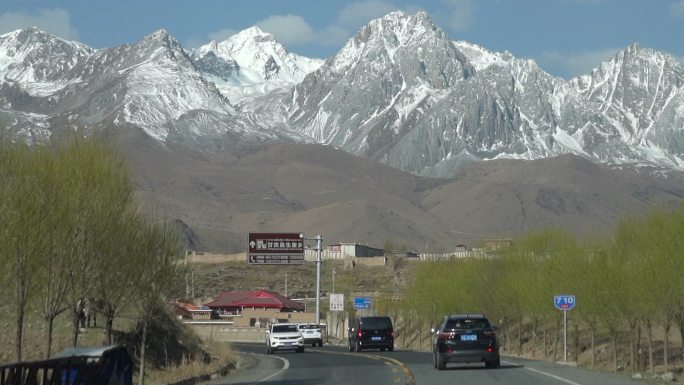 沿途雪山