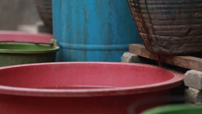农家小院传统米醋香醋发酵制作视频素材 大红盆