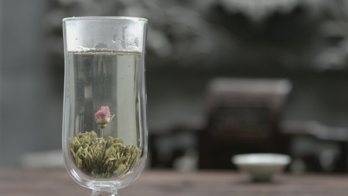 工艺茶 杯中倒水 沏茶开花