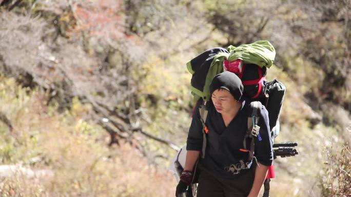 登山装 旅行峡谷徒步 峡谷 男子徒步旅行