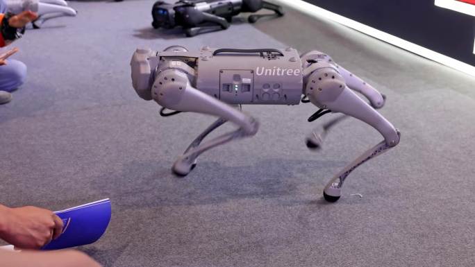 2022世界机器人大会：机器狗表演舞蹈