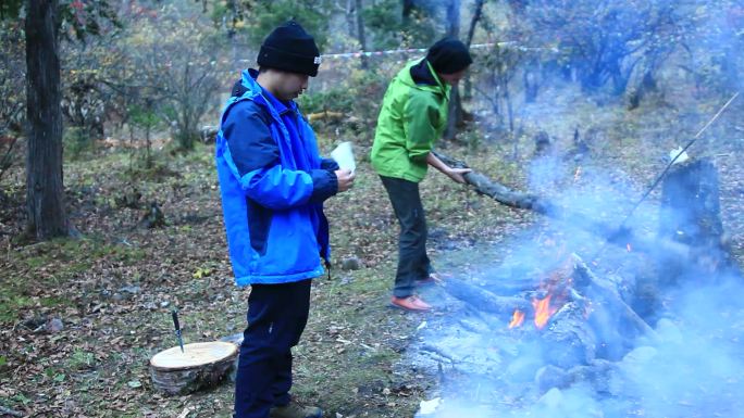 野炊  户外烤火  野外生存 荒野求生