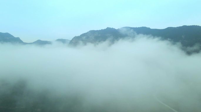 4K 云雾缭绕的山村