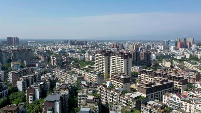 蓝天下的什邡市城市美景