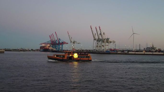 繁荣发达的德国汉堡港口码头