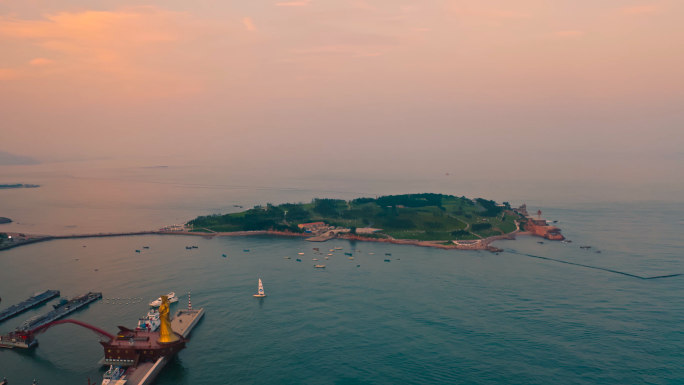 青岛小麦岛银海大世界夕阳渔船航拍4k