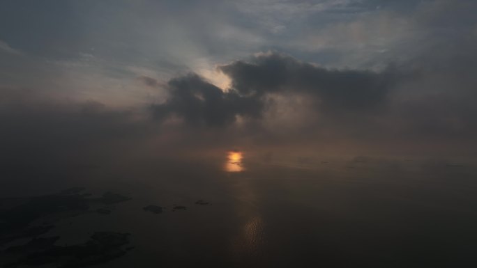 4K泉州石狮观音山渔村海域日出穿云航拍